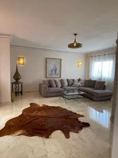 Asilah Luxury Living ------Sea View --Access to 2 pools --5 minutes From Thee Beach -----NETFIX----- Private Parking ----------------------------------Vida de Lujo ---- Vistas al mar ----- Acceso a 2 Piscinas ------a 5 minutos de playa - Tangeri - 3