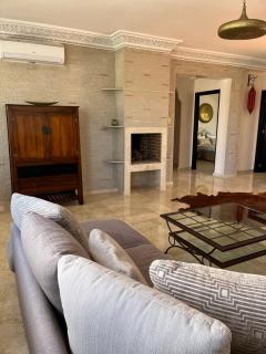 Asilah Luxury Living ------Sea View --Access to 2 pools --5 minutes From Thee Beach -----NETFIX----- Private Parking ----------------------------------Vida de Lujo ---- Vistas al mar ----- Acceso a 2 Piscinas ------a 5 minutos de playa - Tangeri - 1