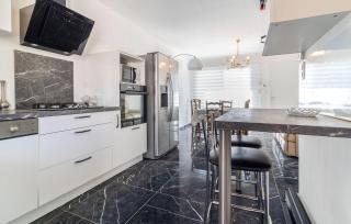 2 Bedroom Nice Home In Chateaurenard - Châteaurenard - 4