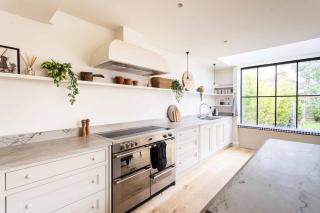 Pass the Keys Modern 5-Bedroom Luxury Home in Watford Close to Harry Potter Studios FREE Parking - 4