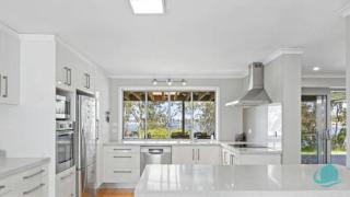 WishStay Waterfront Luxury Retreat - private pool - Morisset East - 5