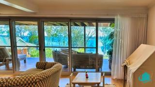 WishStay Waterfront Luxury Retreat - private pool - Morisset East - 1