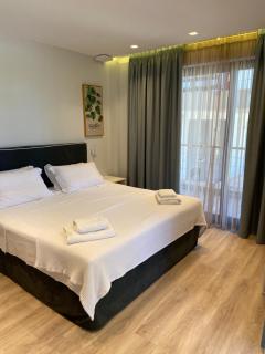 EOS Luxury Suites - 7