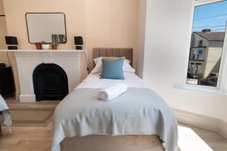 Mariners' Retreat, sleeps 6, free parking & WiFi, Wirral - New Brighton - 9
