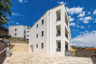 Belinda apartments with balcony & private parking - 3