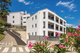 Belinda apartments with balcony & private parking - 4