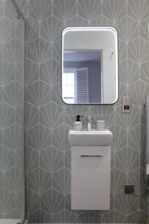 Stylish Apartment in Town Centre - 8
