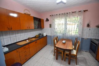 Fran's Traditional House - 2