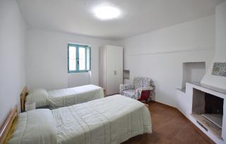 1 Bedroom Cozy Apartment In Longobardi - Longobardi - 8