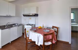 1 Bedroom Cozy Apartment In Longobardi - Longobardi - 9