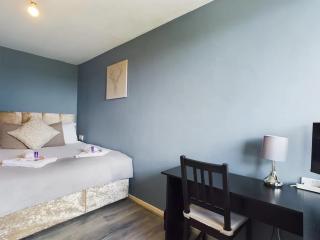 Lovely 1 BR serviced apartment w patio sleeps 3 Pass The Keys - Londen - 9