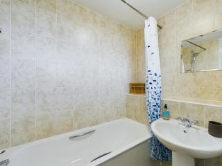 Lovely 1 BR serviced apartment w patio sleeps 3 Pass The Keys - Londen - 6