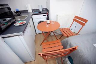 Pass the Keys Trendy Studio Near Tube in Shepherds Bush Hotspot - London - 4