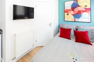 Pass the Keys Trendy Studio Near Tube in Shepherds Bush Hotspot - London - 1