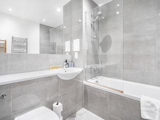 Modern Flat with Balcony Central London Pass The Keys - Londra - 2