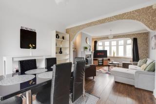 Elegant 3-Bedroom Manchester Retreat Free Parking KeenzChillz - 5