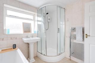 Elegant 3-Bedroom Manchester Retreat Free Parking KeenzChillz - 3