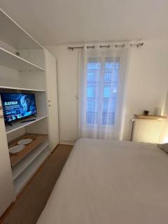 Situé à 7 min à pied de Paris Porte de Versailles et Métro - 9