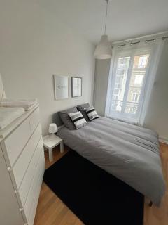 Situé à 7 min à pied de Paris Porte de Versailles et Métro - 7