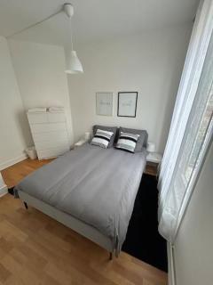 Situé à 7 min à pied de Paris Porte de Versailles et Métro - 4