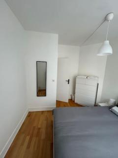 Situé à 7 min à pied de Paris Porte de Versailles et Métro - 2