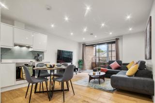 A Vibrant 2 Bed & 2 Bath in Old Street ZONE 1 - 9