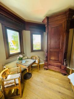 Ruime slaapkamers met badkamers in Belle Epoquevilla- concessiewijk De Haan - 3