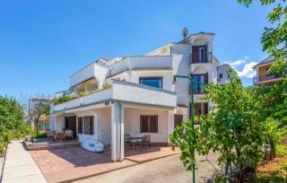 Stunning Apartment In Njivice With Wifi - Njivice - 0