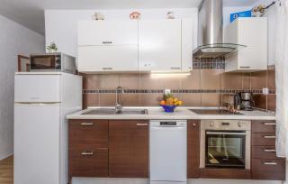 Stunning Apartment In Njivice With Wifi - Njivice - 3
