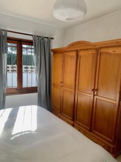 Casita rústica con jardín y piscina - 1