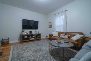 Cozy 2BR-Walk to Tufts & Green Line, Near Boston! - 2