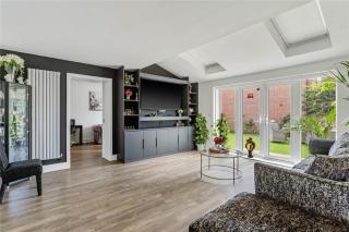 4 Bedroom house in Bishops Stortford - 2