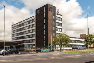 Contemporary 2 Bedroom Apartment in Yeadon - Yeadon - 3