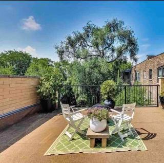 Lakefront Rooftop Parking - 8