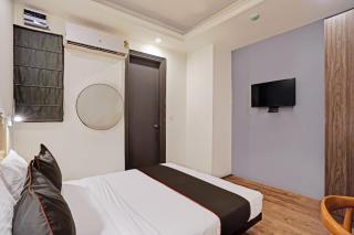 Collection O White Saffron Near Rohini Sector 18 Metro Station - Nuova Delhi - 5