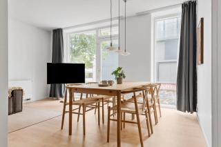 Spacious 2BR Inner City Apartment for 6 People - 7