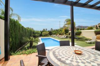 Luxurious 4 Bedroom Villa With Private Pool - Atamaría - 6