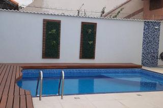 Casa linda com piscina a menos dois minutos dos maiores Centros Turísticos de Aparecida! - Aparecida - 1