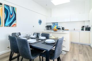 The Penthouse, 48 Zinc - 5