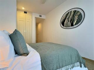Marina Magic Two Bedroom, Two-Bathroom Apartment Steps from Duquesa Harbour and the Beach - Manilva - 6