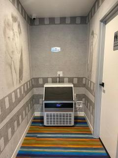 Hotel Rudra - Hollywood - 8