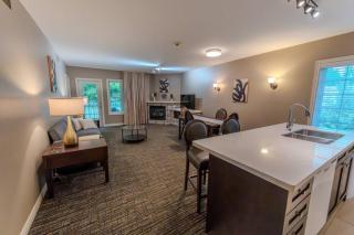 King Bed apartment, Pet Friendly, with a Hot Tub, Pool, and BBQ - 6