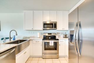 Cedar Key Condo with Balcony and Gulf Views! - 1