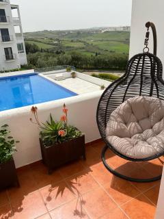Asilah Luxury Living ------Sea View --Access to 2 pools --5 minutes From Thee Beach -----NETFIX----- Private Parking ----------------------------------Vida de Lujo ---- Vistas al mar ----- Acceso a 2 Piscinas ------a 5 minutos de playa - Tangeri - 4