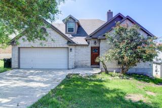 Spacious 3BR Retreat Close to Downtown & Outlets - 0