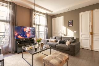 1min Walk From Champs Elysées - Avenue Montaigne - AC - Self-Checkin - Working Desk - París - 3