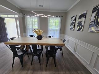 5-Bed Gem Close to Duluth Fun Sleeps 16 - Duluth - 0