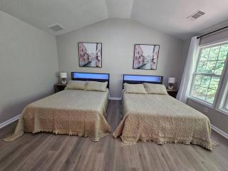 5-Bed Gem Close to Duluth Fun Sleeps 16 - Duluth - 9