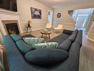 5-Bed Gem Close to Duluth Fun Sleeps 16 - Duluth - 4