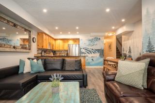 2BR plus Loft in Valhalla, Village Location, Covered Patio, King Bed, Hot Tub - 3